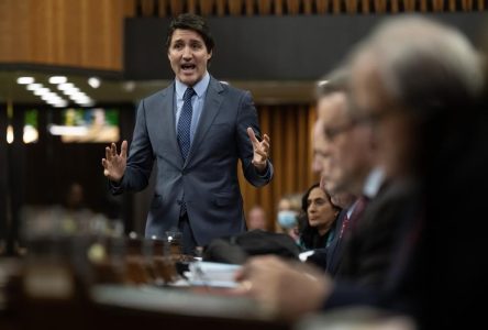 Trudeau met en garde contre tout lien entre le suicide d’un garçon et le gouvernement