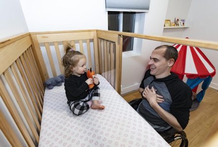 Un lit conçu à Montréal pour aider les parents en situation de handicap