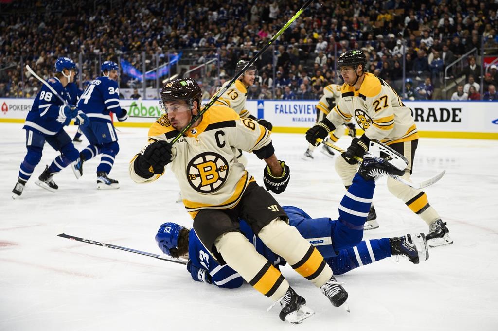 Brad Marchand marque en prolongation, les Bruins défont les Maple Leafs 4-3