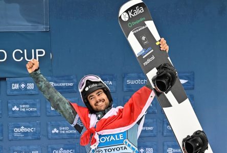 Snowboard cross: le Québécois Eliot Grondin obtient l’or aux Deux Alpes