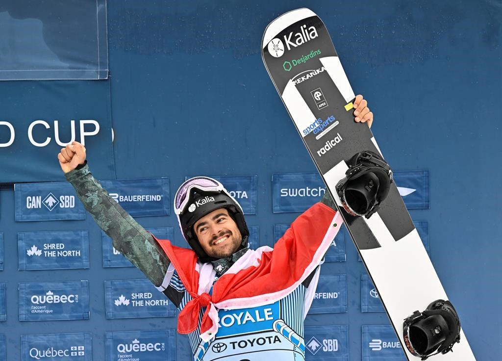 Snowboard cross: le Québécois Eliot Grondin obtient l’or aux Deux Alpes