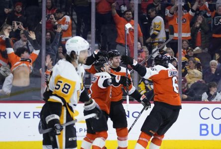 Sean Couturier marque en prolongation et les Flyers défont les Penguins 2-1