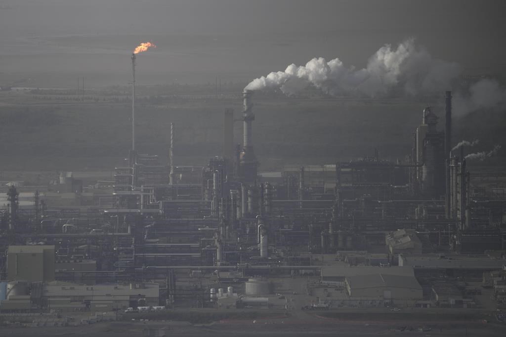 L’industrie pétrolière et gazière devra réduire ses émissions du tiers