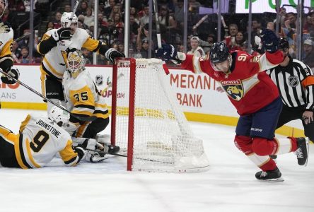 Les Panthers battent les Penguins 3-1, Bobrovsky réalise 26 arrêts