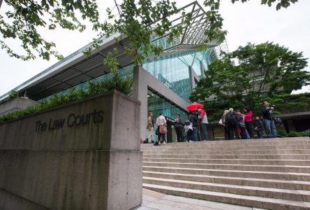 La police de Vancouver a arrêté un homme qui a amené une arme dans un tribunal