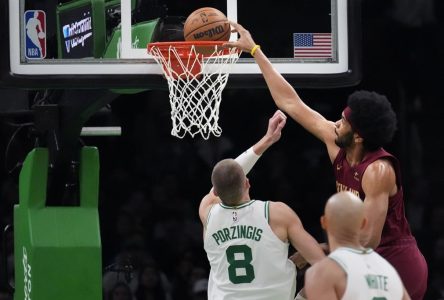 Les Celtics battent les Cavaliers 120-113 et demeurent invaincus à domicile