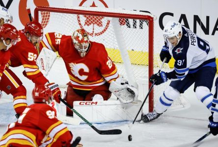 Jacob Markstrom est de retour parmi les joueurs actifs des Flames de Calgary