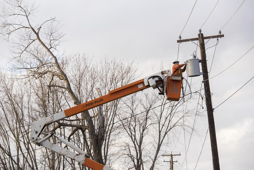 Plus de 1000 foyers demeurent privés d’électricité au Nouveau-Brunswick