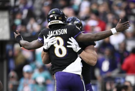 Jackson brille dans la victoire de 56-19 des Ravens contre les Dolphins