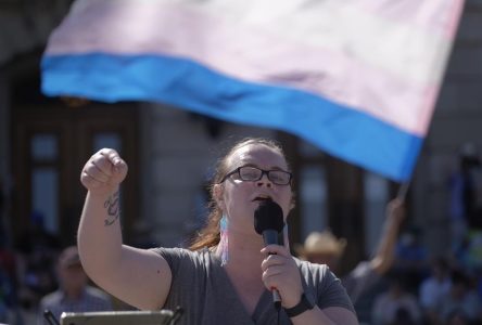 Une organisation LGBTQ conteste la loi sur les pronoms à l’école en Saskatchewan