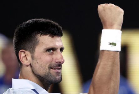 Australie: Djokovic atteint les quarts de finale et rejoint Federer