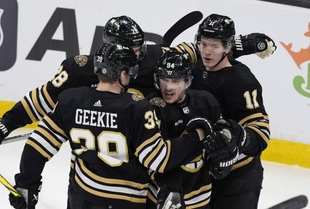 Les Bruins battent les Jets 4-1 et récoltent un cinquème gain consécutif