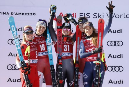 Ski alpin féminin: Venier remporte la descente de Cortina, où Grenier termine 3e