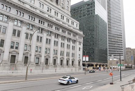 Montréal: cadavre d’un homme trouvé vendredi matin sur un trottoir du centre-ville