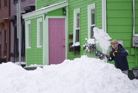 La Nouvelle-Écosse tente de se sortir d’une tempête de neige majeure