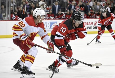 Les Flames gagnent un troisième match de suite, 5-3 contre les Devils