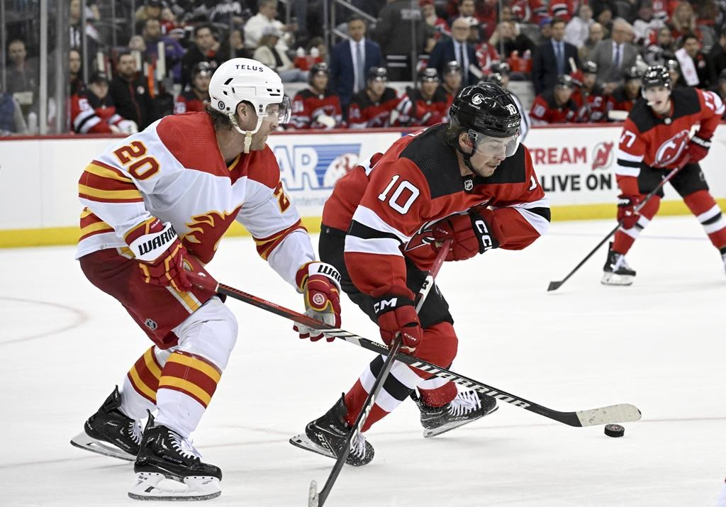 Les Flames gagnent un troisième match de suite, 5-3 contre les Devils