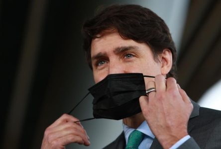 Des fabricants de masques contre la COVID poursuivent Ottawa en dommages pour 5 G $