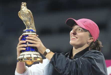 Iga Swiatek remporte l’Omnium de tennis du Qatar pour une troisième année de suite