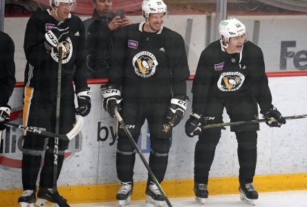 Jagr s’entraîne avec les Penguins, la veille de la cérémonie du retrait de son numéro