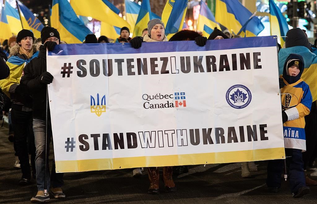 Des marches en soutien à l’Ukraine étaient organisées à travers le Canada samedi