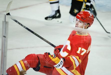 Sharangovich brille dans un gain de 4-3 des Flames contre les Penguins