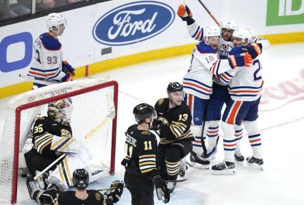 Draisaitl réussit un doublé, les Oilers gagnent 2-1 en prolongation contre les Bruins