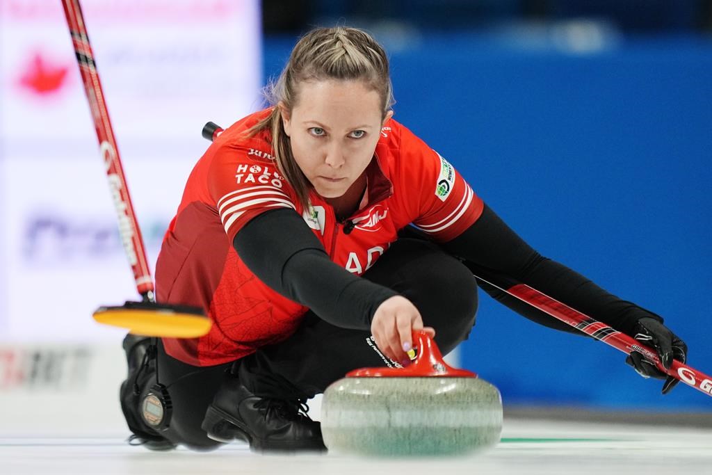 Homan reste invaincue aux Mondiaux de curling féminin en battant les États-Unis 10-6