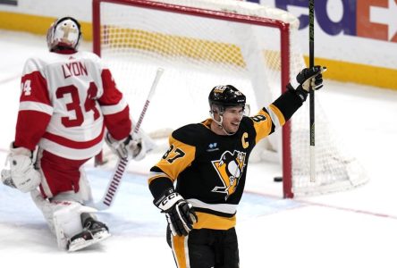 Sidney Crosby s’illustre dans une victoire de 6-3 des Penguins face aux Red Wings