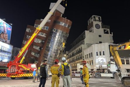 Deux Canadiens parmi un groupe bloqué par des éboulements après le séisme à Taïwan
