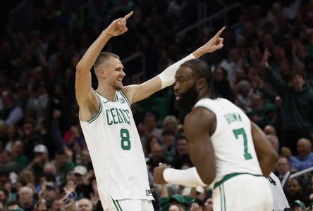 Les Celtics gagnent 135-100 et auront l’avantage du terrain en séries