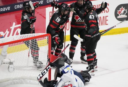Hockey féminin: le Canada entame le championnat mondial en battant la Finlande 4-1