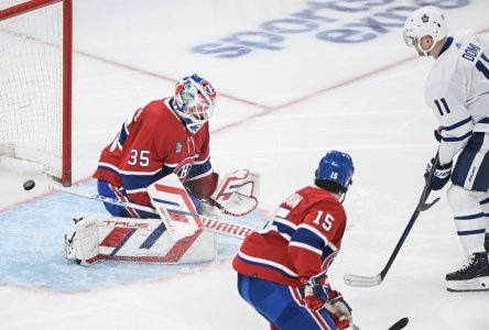 Les Maple Leafs marquent quatre fois en deuxième période et battent le Canadien 4-2