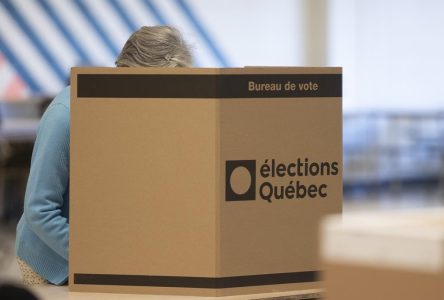 Des préfets des Laurentides dénoncent le report de la révision de la carte électorale