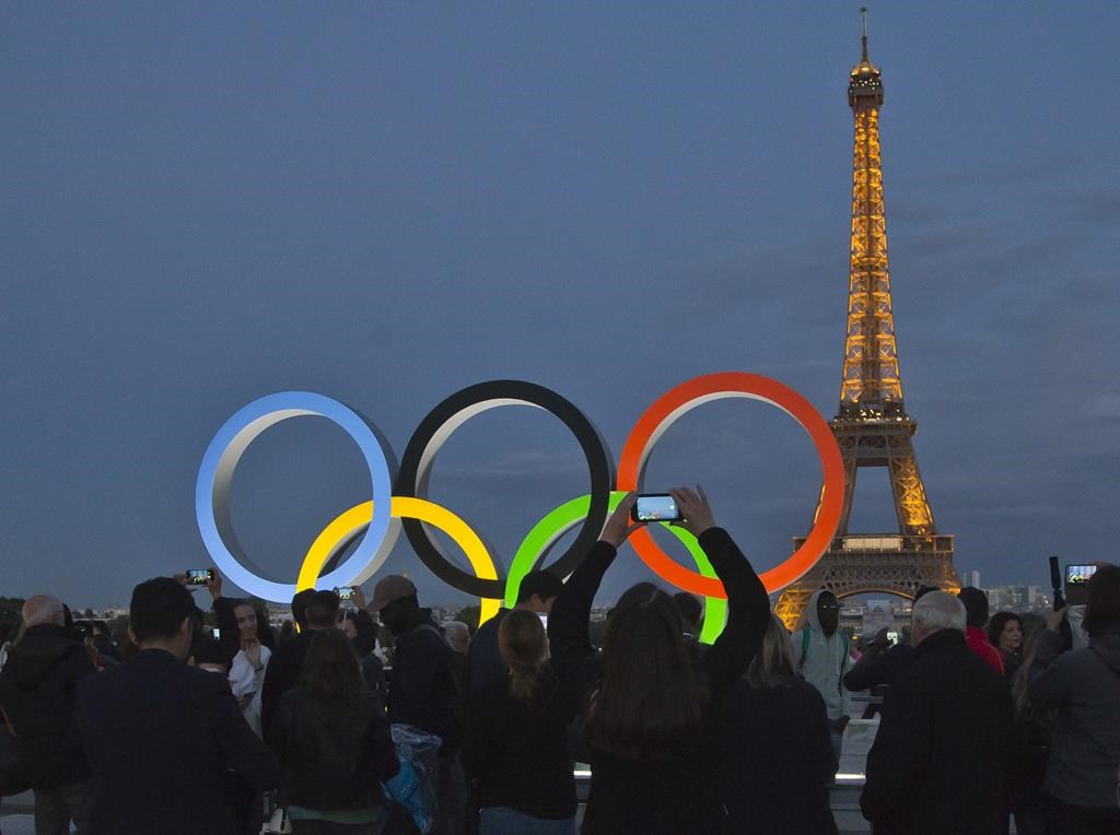 Les anneaux olympiques seront installés sur la tour Eiffel en vue des JO de Paris
