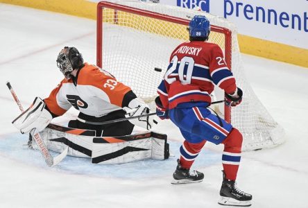 Juraj Slafkovsky marque trois buts et le Canadien écrase les Flyers 9-3
