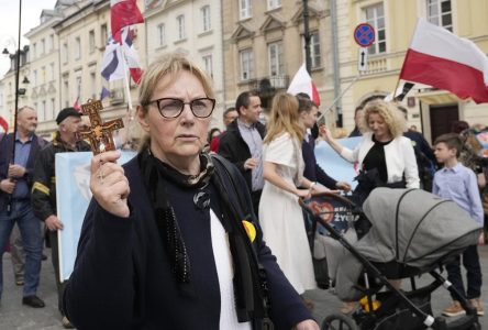 Les opposants polonais à l’avortement ont manifesté à Varsovie, dimanche