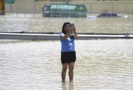 Pluie et inondations ans précédent aux Émirats arabes unis