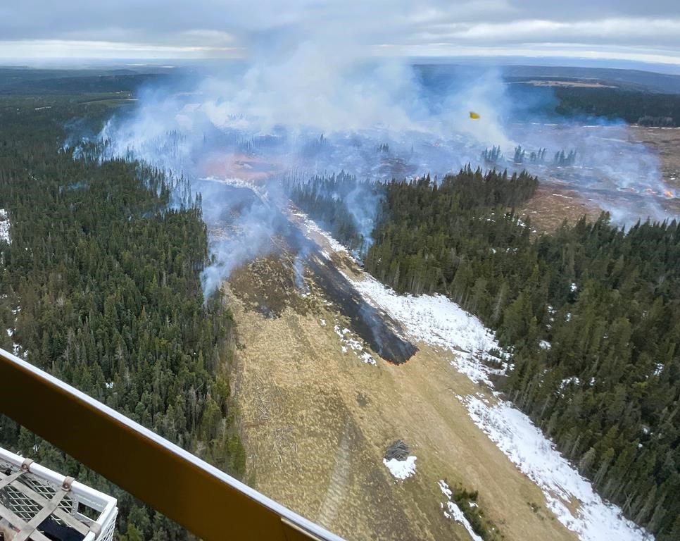Un incendie de forêt déclenché par la rupture d’un gazoduc est maîtrisé en Alberta