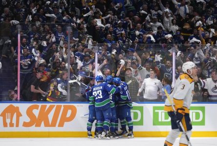 LNH: les Canucks méritent une victoire de 4 à 2 face aux Predators