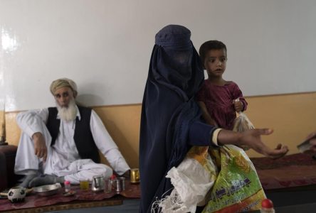 Le Canada bloque encore l’aide vers l’Afghanistan, déplorent des ONG