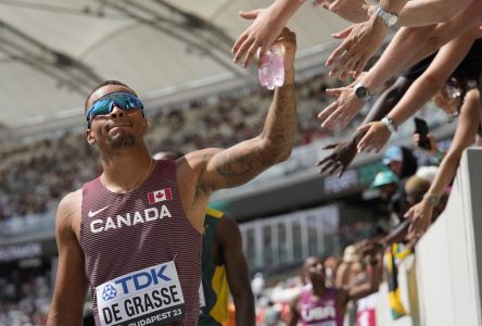 Le Canadien Andre De Grasse gagne le 100 mètres aux East Coast Relays