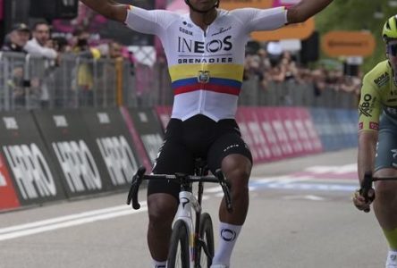 Narvaez devance Pogacar et remporte la première étape du Giro d’Italia