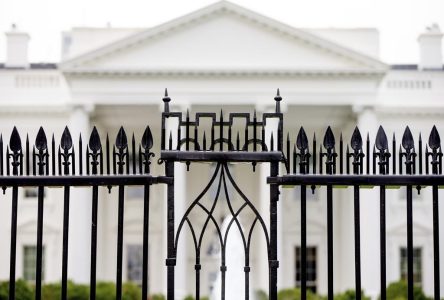 Un conducteur a percuté un portail de la Maison-Blanche, samedi soir