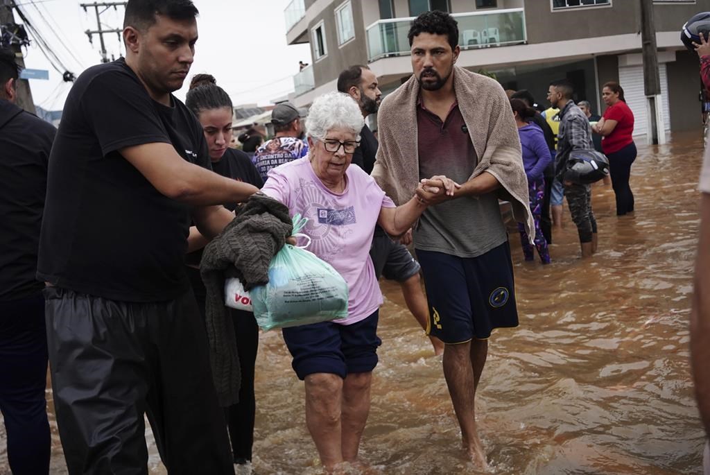 Les inondations au Brésil font au moins 75 morts et 103 personnes portées disparues