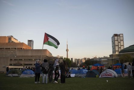 Les campements doivent être déplacés, affirme le premier ministre Doug Ford