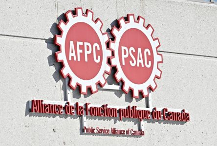 Salaire des civils des bases militaires: discrimination contre les francophones?