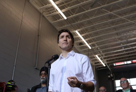 Trudeau lance une flèche à Meta à propos des feux de forêt en Colombie-Britannique