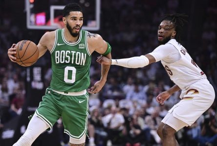 Les 33 points de Tatum aident les Celtics à gagner 109-102 et mener la série 3-1