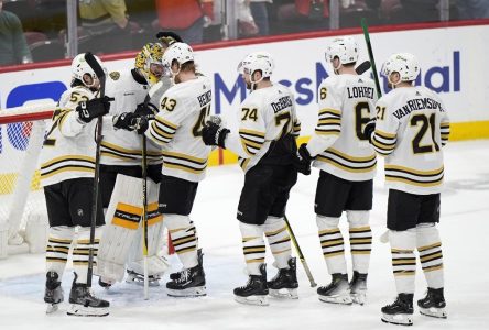Les Bruins gagnent 2-1 et forcent un sixième match contre les Panthers